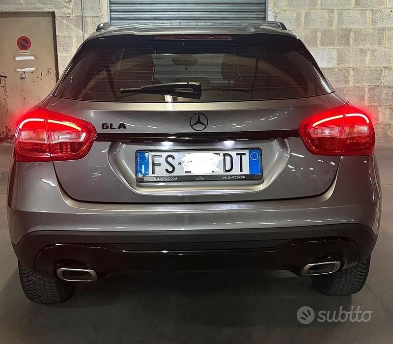 Usata Mercedes GLA200 Business 136 CV (100 kW) 2018 Grigio SUV