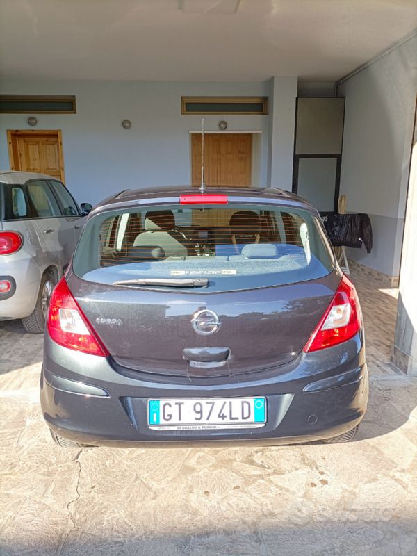 Usata Opel Corsa 58 CV (42 kW) 2013 Nero Utilitaria