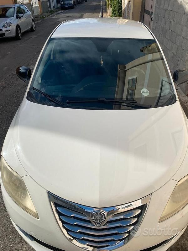 Usata Lancia Ypsilon 95 CV (69 kW) 2012 Bianco Utilitaria