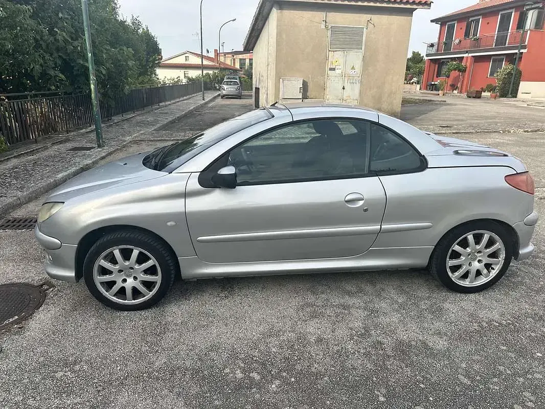 Usata Peugeot 206 CC 109 CV (80 kW) 2004 Cabrio