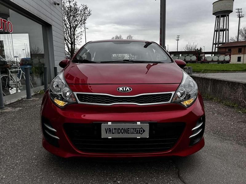 Usata Kia Rio Active 86 CV (63 kW) 2016 Rosso pastello Utilitaria