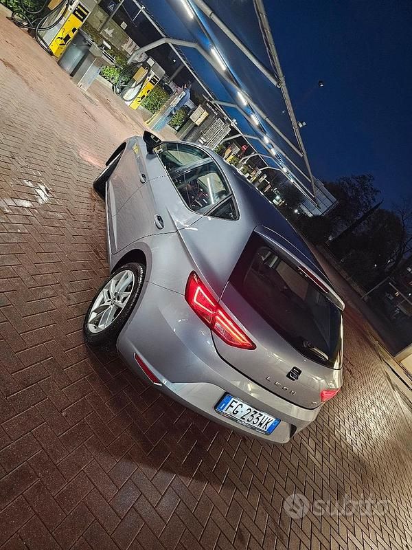 Usata Seat Leon 2017 Grigio Berlina