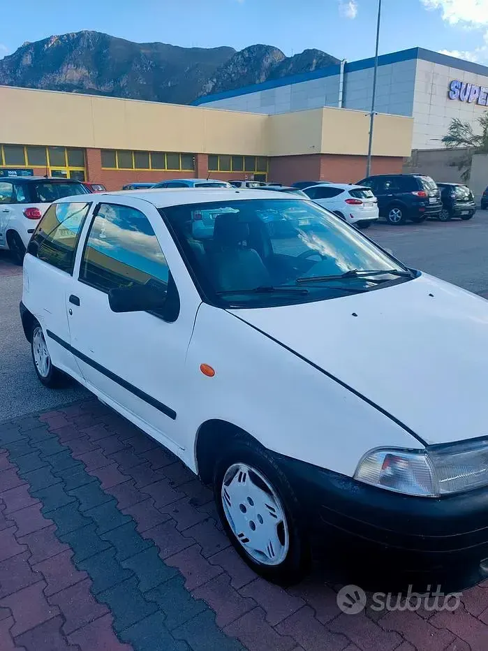 Usata Fiat 750 60 CV (44 kW) 1998 Bianco Berlina