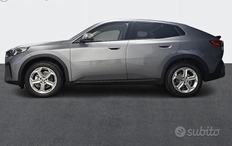 Grigio Usata 2024 BMW X2 Efficient Dynamics SUV | 36.980 € - Immagine 1/4