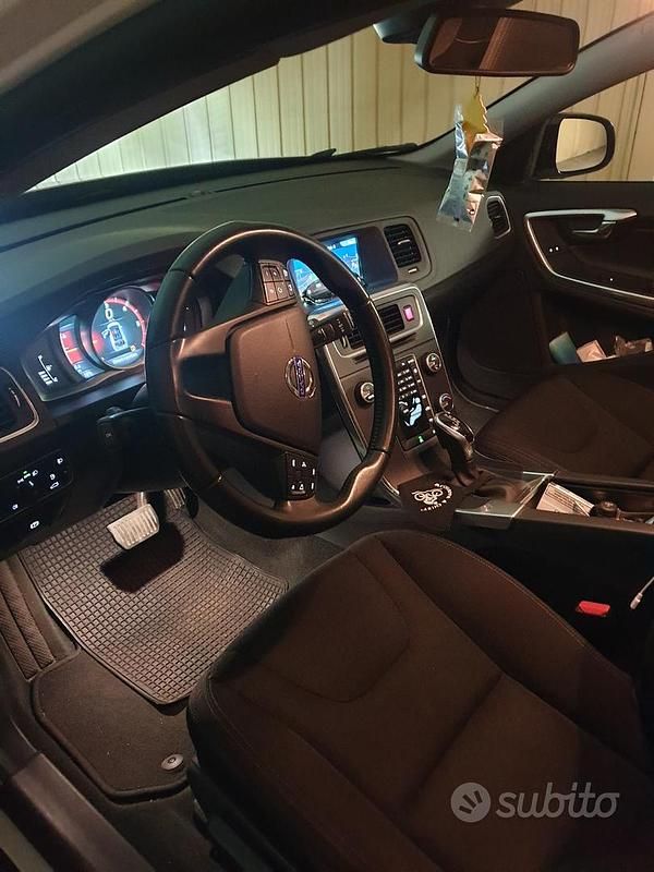 Usata Volvo V60 CC 150 CV (110 kW) 2017 Bianco Station wagon