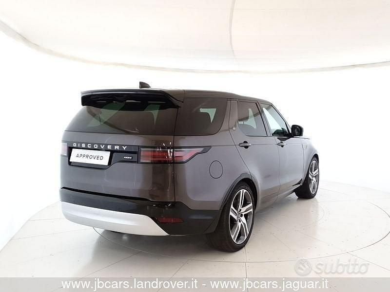 Usata Land Rover Discovery 5 351 CV (258 kW) 2024 Grigio scuro SUV