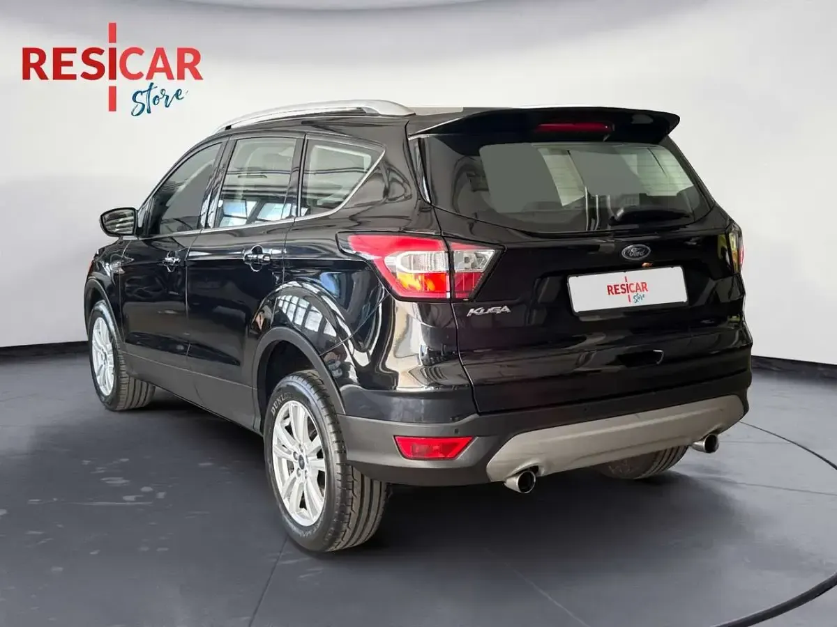 Usata Ford Kuga 120 CV (88 kW) 2018 Black metallic SUV