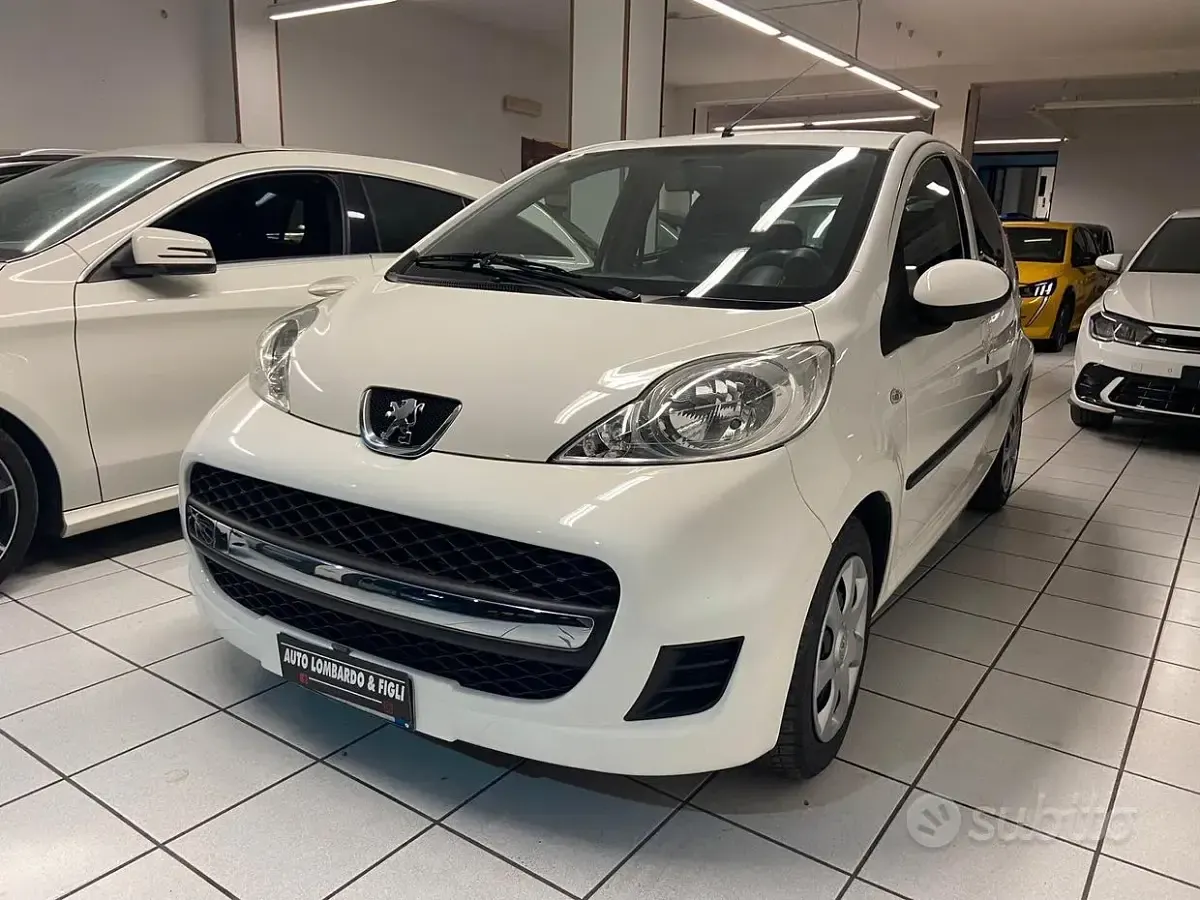 Usata Peugeot 107 68 CV (50 kW) 2010 Bianco Utilitaria