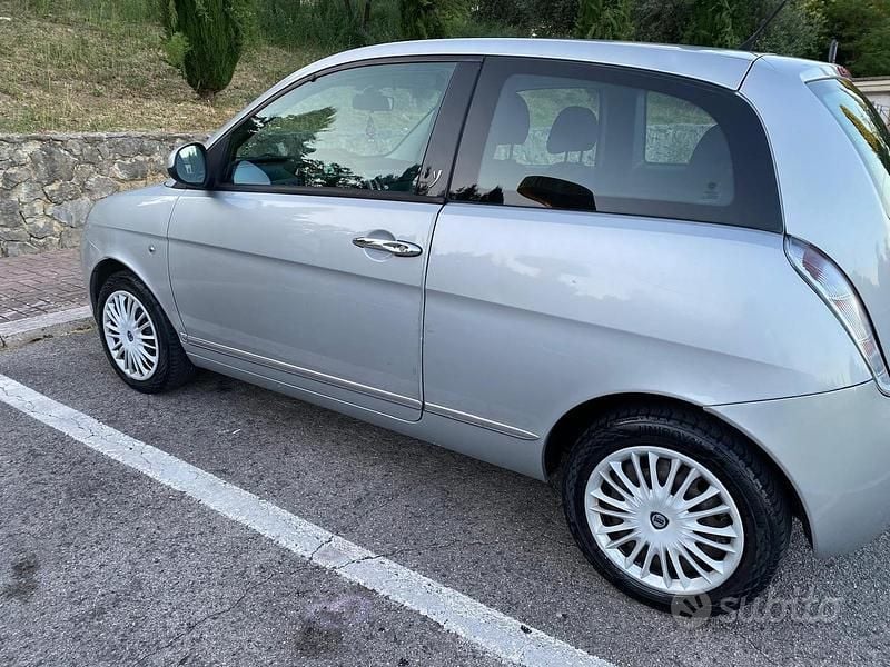 Usata Lancia Ypsilon 69 CV (50 kW) 2011 Grigio Utilitaria