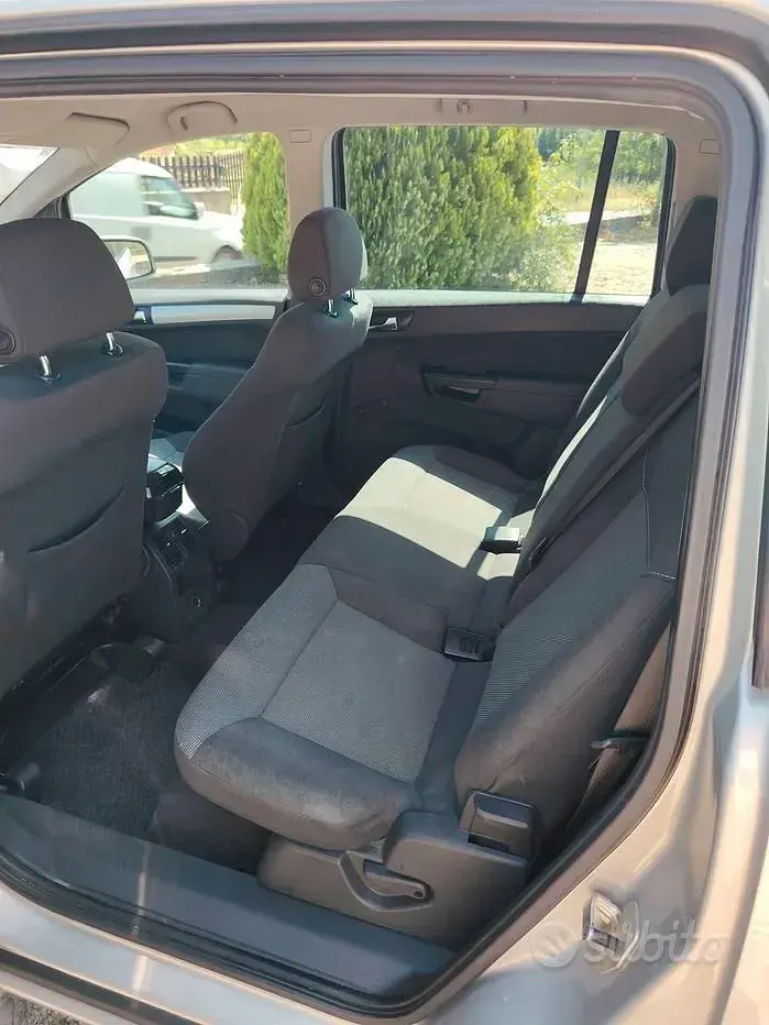 Usata Opel Zafira 120 CV (88 kW) 2010 Beige Monovolume
