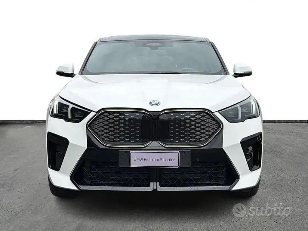 Usata BMW iX2 M Sport 230 kW (313 CV) 2024 Bianco SUV