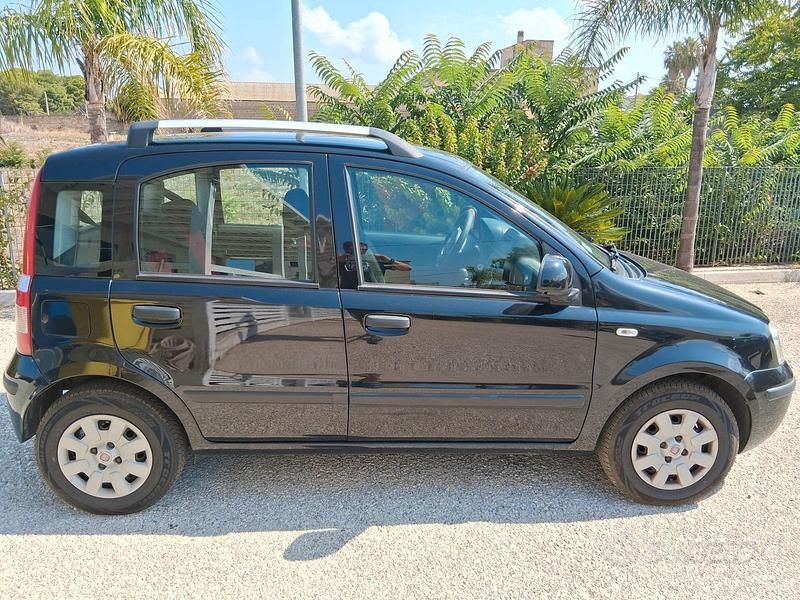 Usata Fiat Panda Emotion 69 CV (50 kW) 2011 Nero Utilitaria