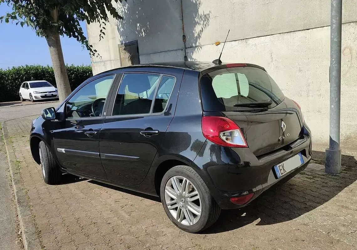 Usata Renault Clio III 75 CV (55 kW) 2011 Nero Berlina