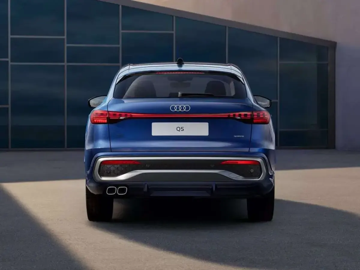 Nuova Audi Q5 Sportback S-Line 204 CV (150 kW) 2026 Blu navarra metallizzato SUV