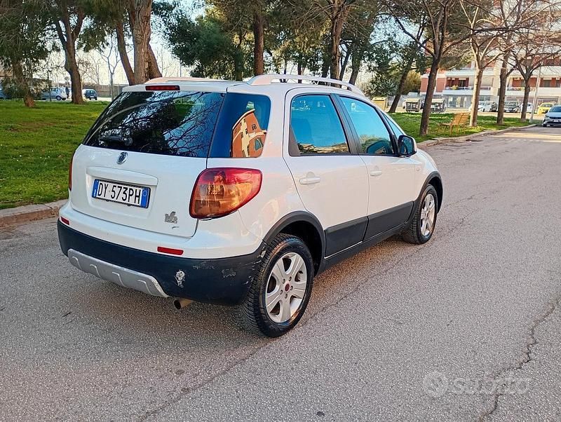 Usata Fiat Sedici 120 CV (88 kW) 2009 Bianco SUV