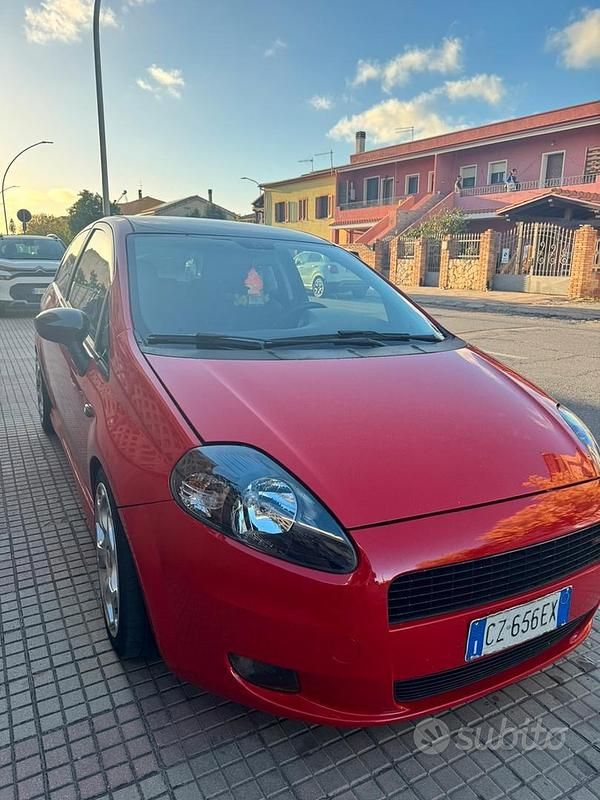 Usata Fiat Grande Punto 130 CV (95 kW) 2005 Rosso Utilitaria