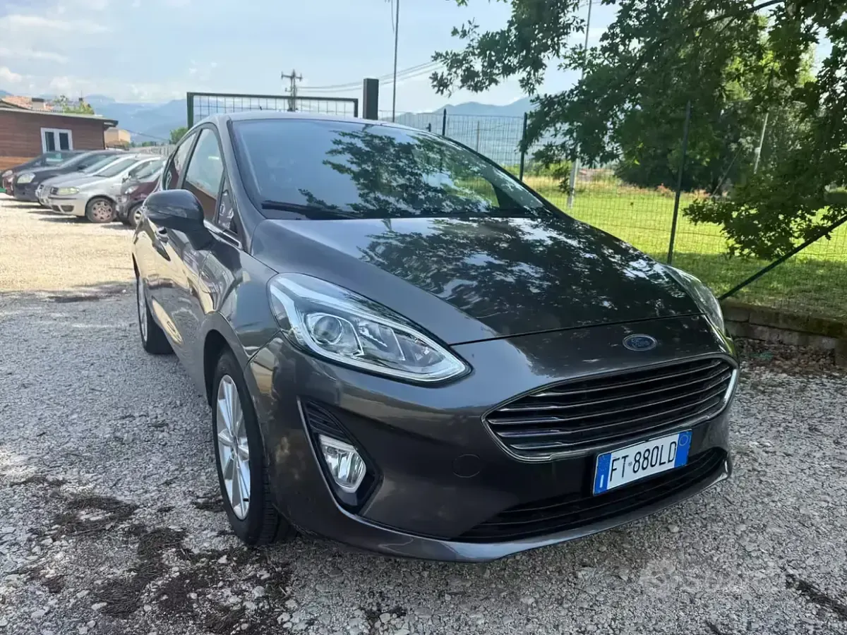 Usata Ford Fiesta 86 CV (63 kW) 2019 Grigio Utilitaria