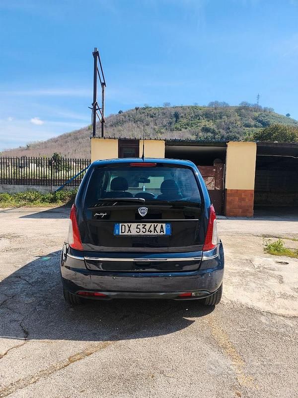 Usata Lancia Musa 90 CV (66 kW) 2009 Blu Monovolume
