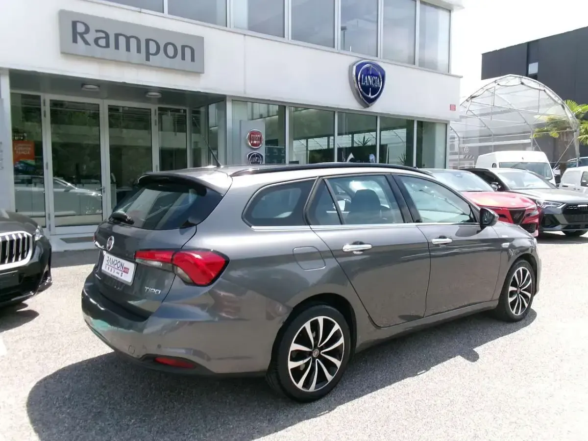 Usata Fiat Tipo Lounge 120 CV (88 kW) 2017 Grigio Station wagon