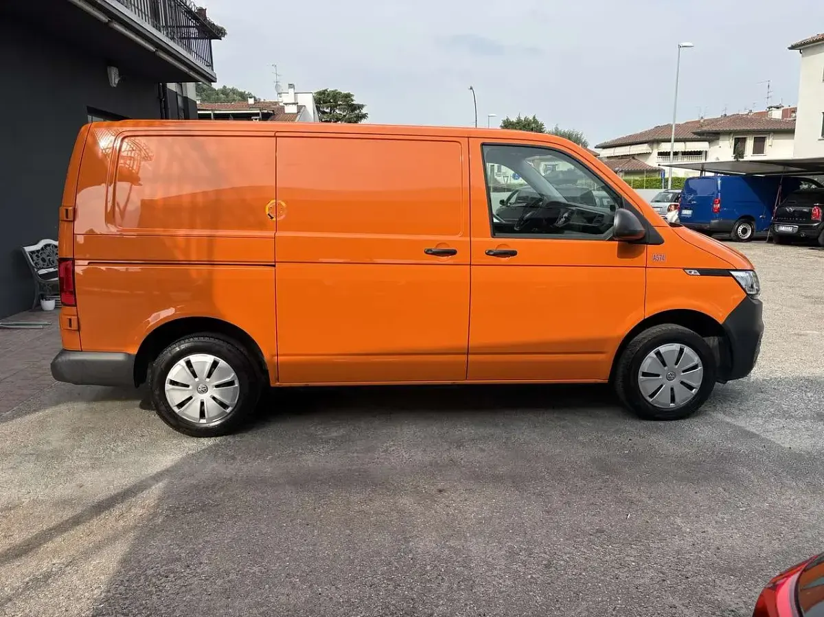 Usado VW Transporter 110 CV (80 kW) 2021 Naranja Van