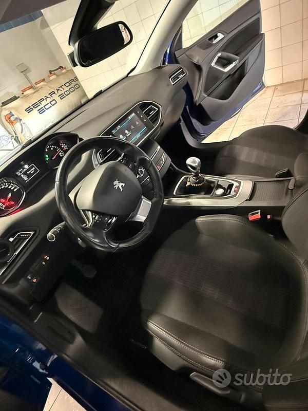 Usata Peugeot 308 Allure 130 CV (95 kW) 2017 Blu Berlina