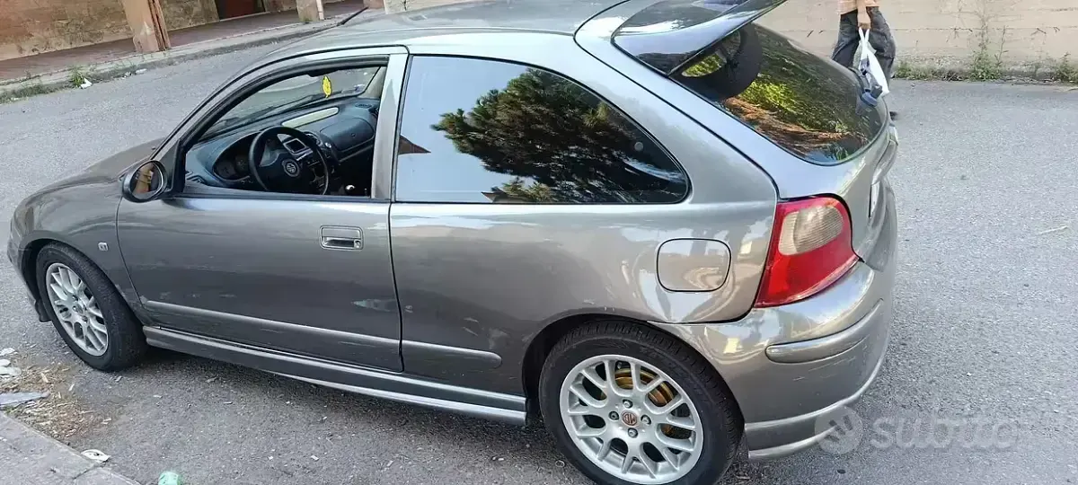 Usata MG ZR 103 CV (75 kW) 2004 Grigio Utilitaria