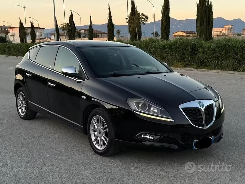 Usado Lancia Delta 120 CV (88 kW) 2013 Negro Utilitario