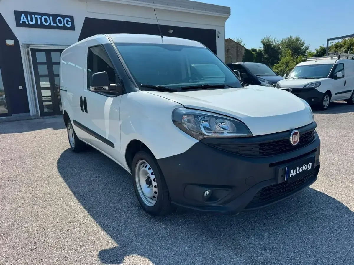 Usata Fiat Doblò S 95 CV (69 kW) 2021 Bianco Monovolume