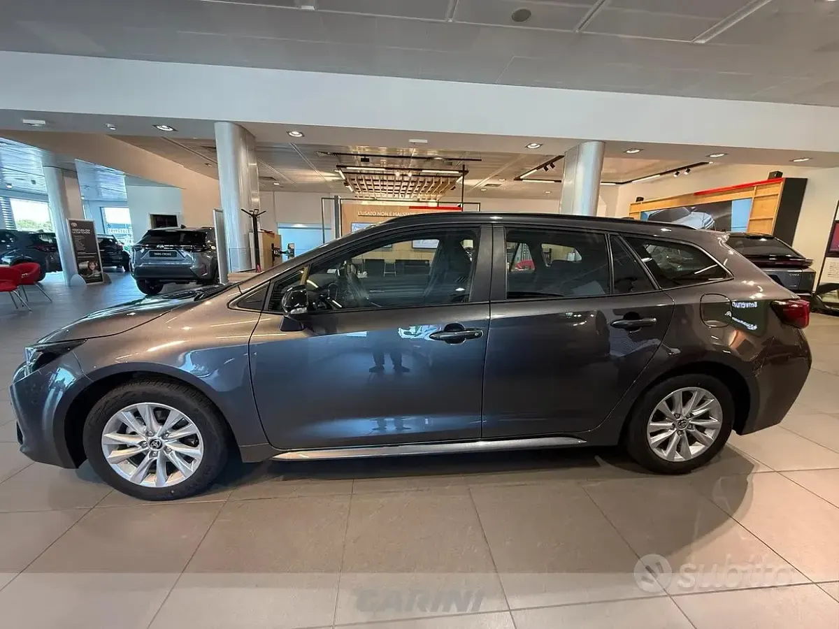 Nuova Toyota Corolla Active 98 CV (72 kW) 2026 Grigio Station wagon