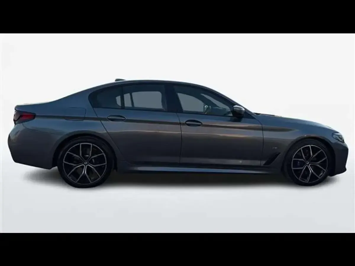 Usata BMW 520 M Sport 190 CV (139 kW) 2022 Grigio scuro Berlina