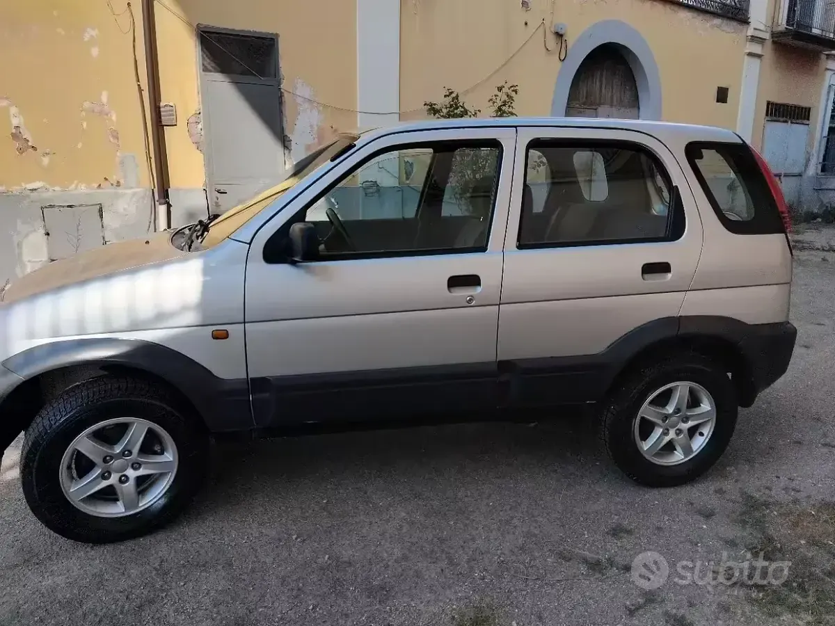 Usata Daihatsu Terios 86 CV (63 kW) 2002 Grigio SUV