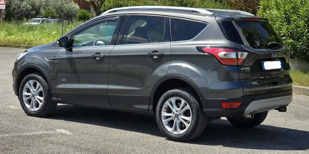 Usata Ford Kuga Titanium 150 CV (110 kW) 2019 Grigio SUV