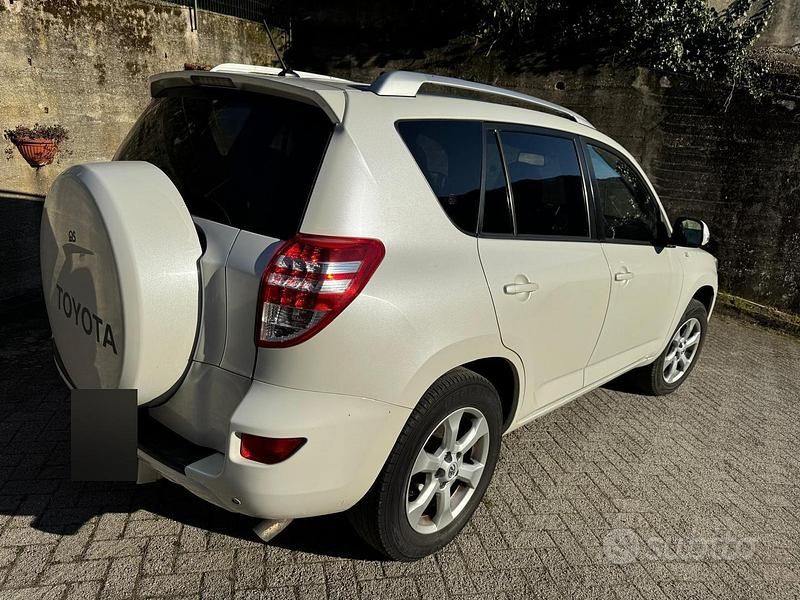 Usado Toyota RAV4 150 CV (110 kW) 2011 Blanco SUV