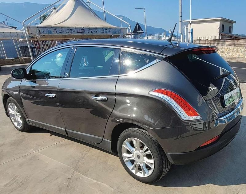 Usata Lancia Delta Gold 120 CV (88 kW) 2012 Grigio Utilitaria