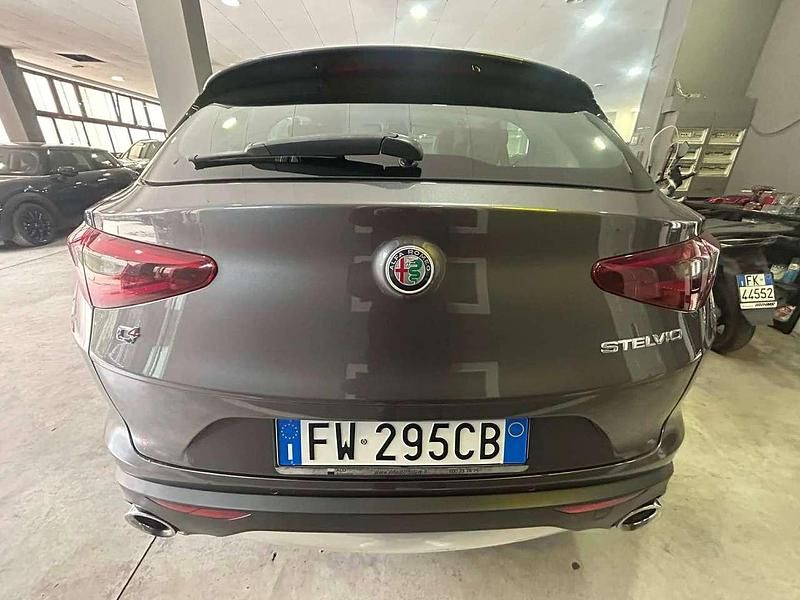 Usata Alfa Romeo Stelvio Business 209 CV (153 kW) 2019 Grigio SUV