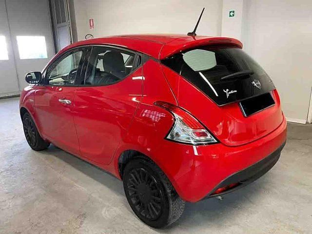 Usata Lancia Ypsilon Silver 69 CV (50 kW) 2022 Rosso Utilitaria