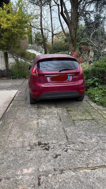 Usado Ford Fiesta 96 HP (70 kW) 2010 Vermelho Sedan