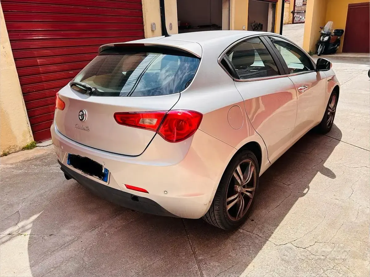 Gebraucht Alfa Romeo Giulietta 120 PS (88 kW) 2014 Grau Kleinwagen
