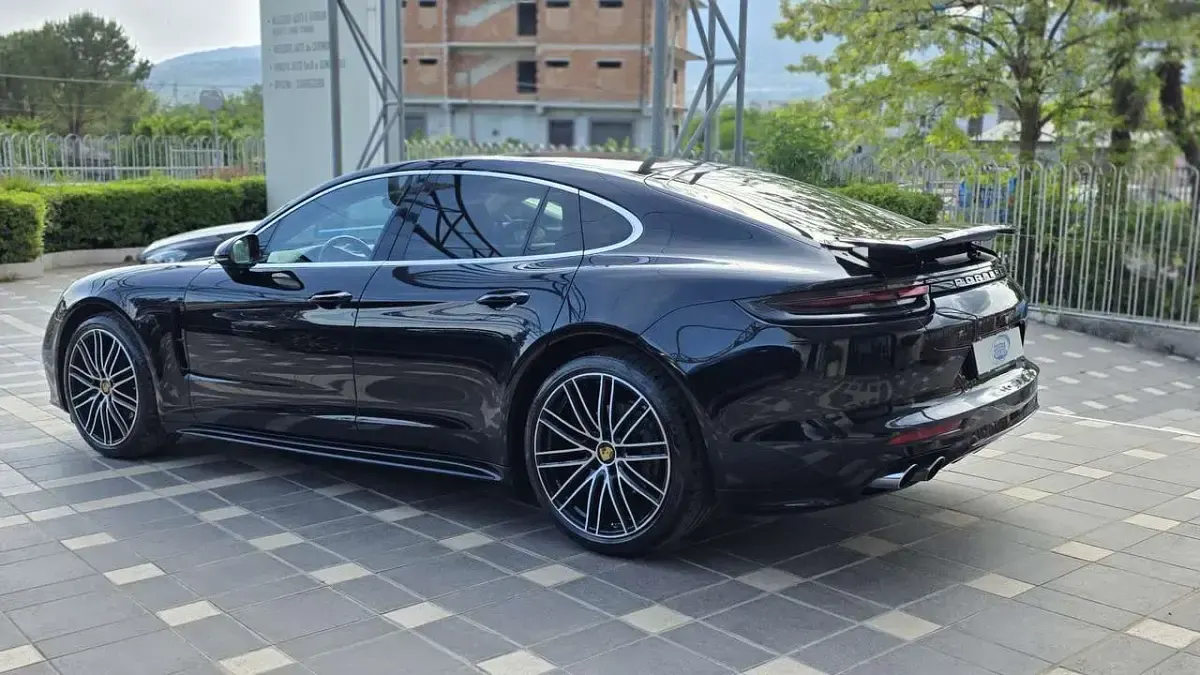 Usata Porsche Panamera 441 CV (324 kW) 2018 Nero Berlina