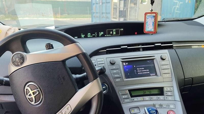 Usata Toyota Prius 99 CV (72 kW) 2014 Grigio Berlina