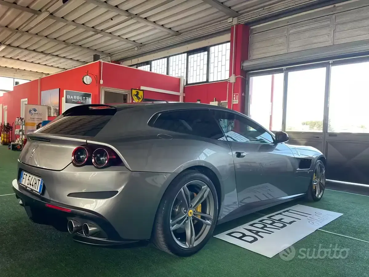 Usata Ferrari GTC4Lusso 689 CV (506 kW) 2017 Grigio Station wagon