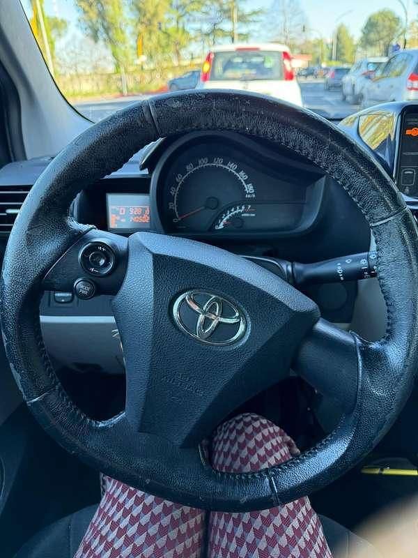 Usata Toyota iQ Active 68 CV (50 kW) 2013 Bianco Utilitaria