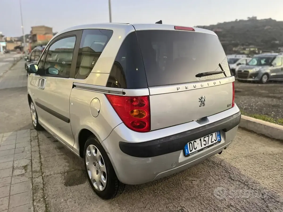 Occasion Peugeot 1007 68 PK (50 kW) 2006 Grijs MPV