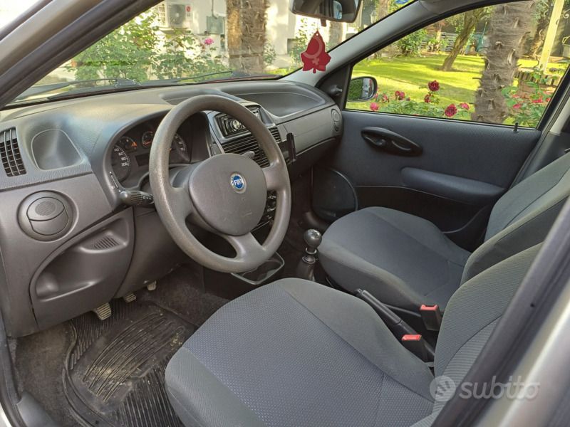 Usata Fiat Punto 60 CV (44 kW) 2003 Grigio Utilitaria