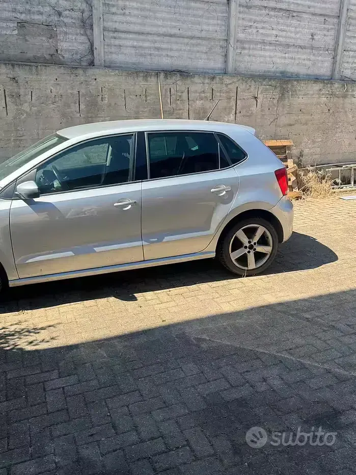 Usata VW Polo Comfortline 90 CV (66 kW) 2013 Grigio Utilitaria