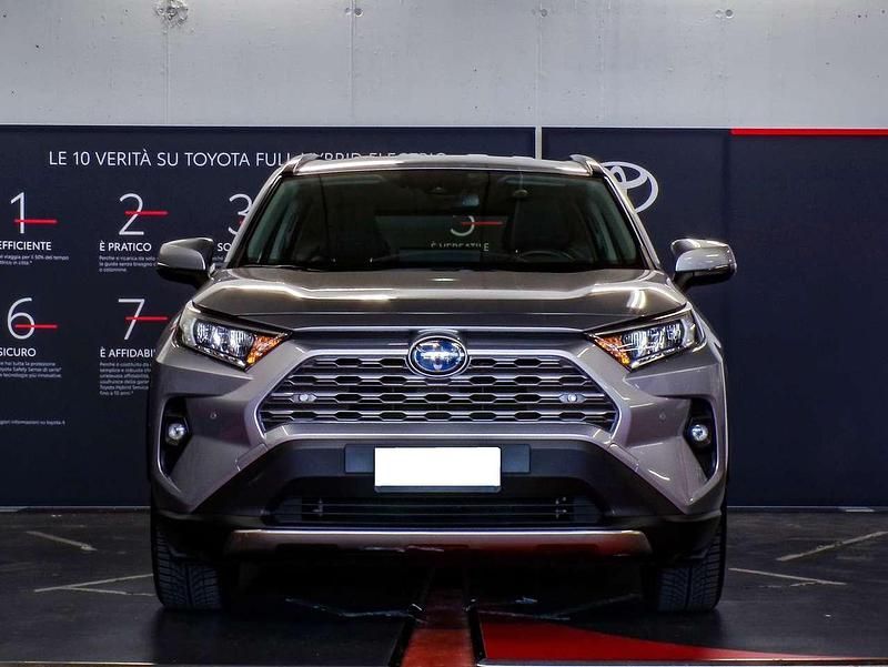 Usata Toyota RAV4 Hybrid Active 178 CV (130 kW) 2024 Argento SUV