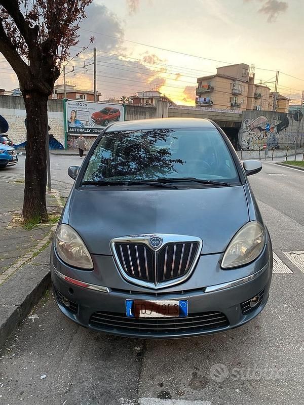 Usata Lancia Musa 95 CV (69 kW) 2010 Grigio Monovolume