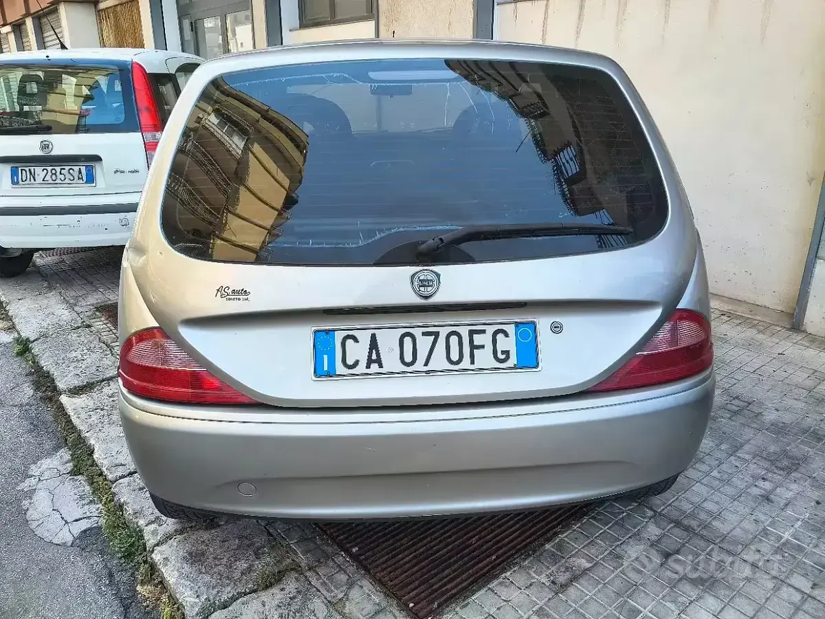 Usata Lancia Ypsilon 80 CV (58 kW) 2002 Utilitaria