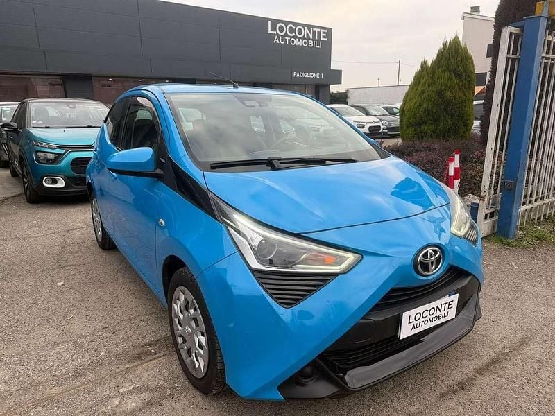 Usata Toyota Aygo Cool 72 CV (52 kW) 2019 Blu/azzurro Utilitaria