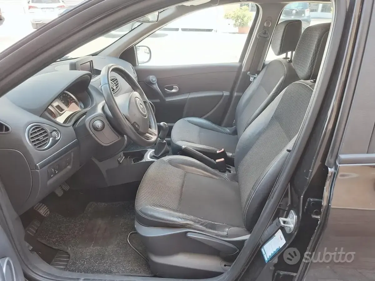 Usata Renault Clio 85 CV (62 kW) 2011 Nero Monovolume